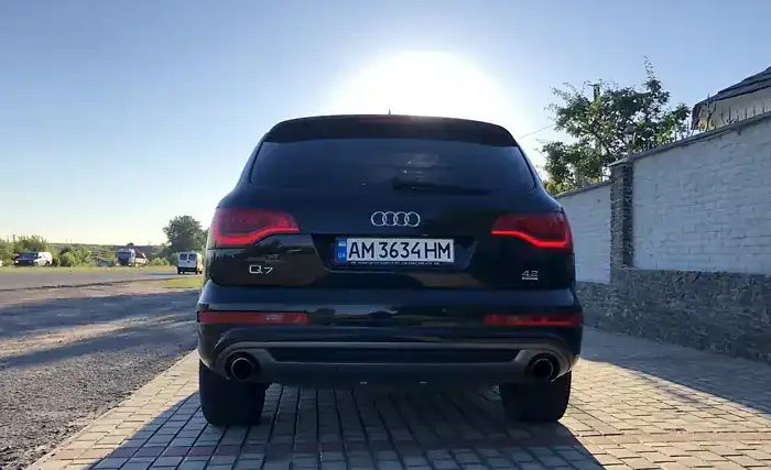 Audi Q7 - автомобіль у подарунок за донат