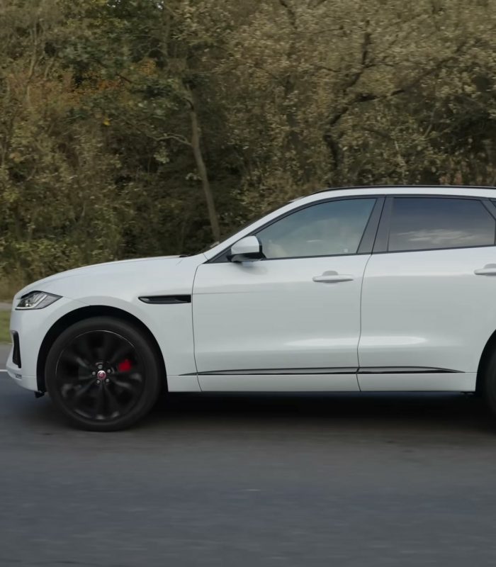 Jaguar F-Pace для учасників благодійного збору