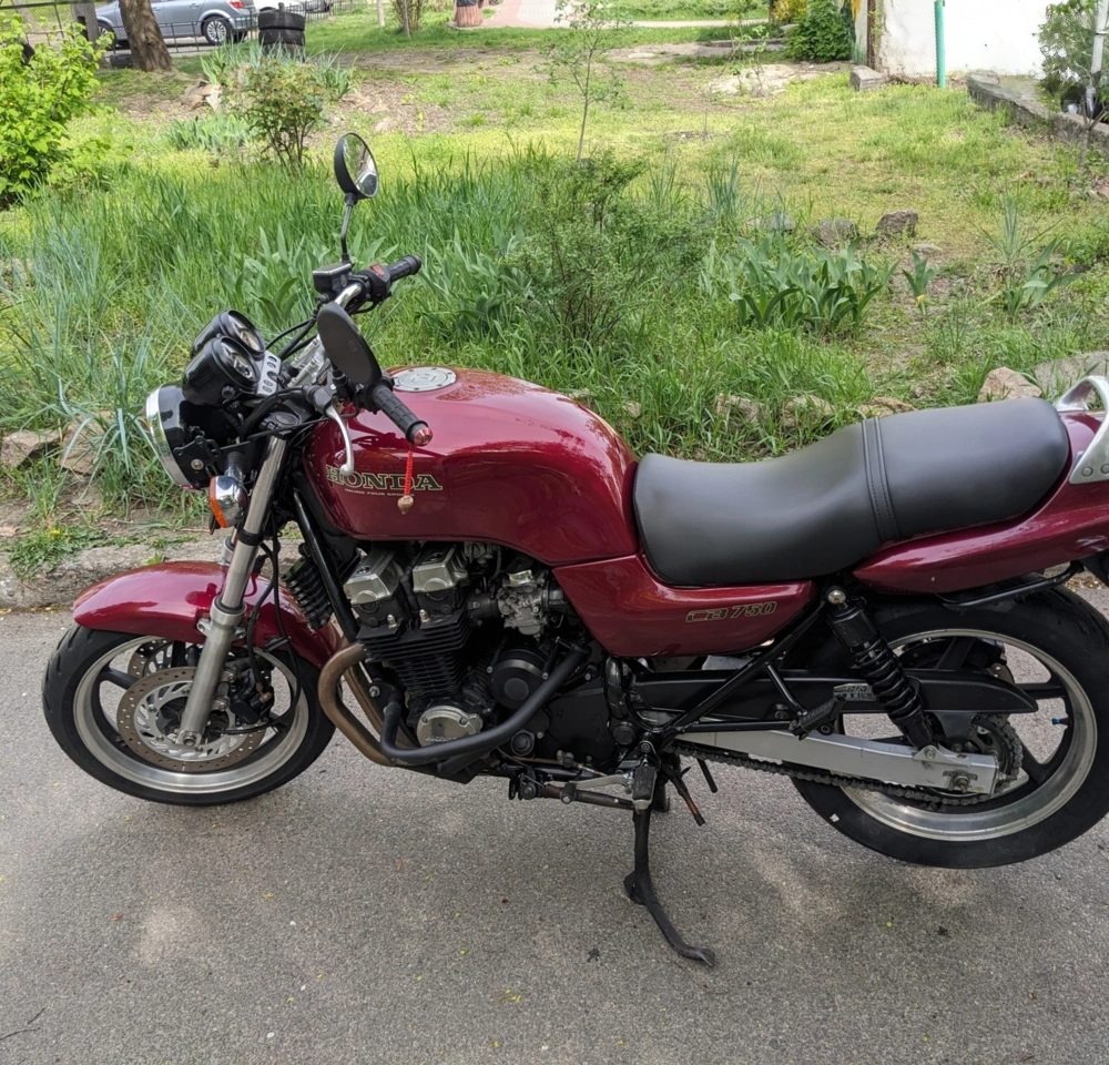 Honda CB 750 авто серед благодійників