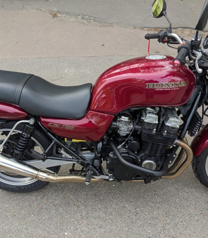 Honda CB 750 мотоцикл на Новий рік