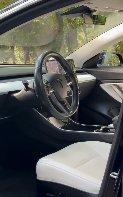 Участь у розіграші автомобіля Tesla Model 3