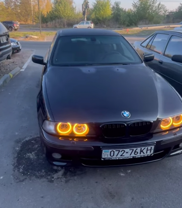 BMW E39 1999 - автомобіль за пожертву