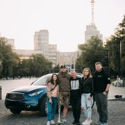 Виграй Infiniti QX70 та підтримай наших героїв