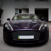 Виграй автомобіль Aston Martin для захисників