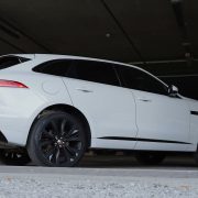 Виграш авто Jaguar F-Pace за пожертву