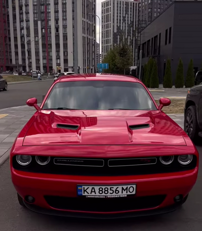 Виграй Dodge Charger 2015 для захисників