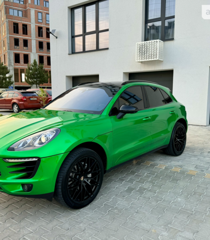 Porsche Macan авто за донат на свята