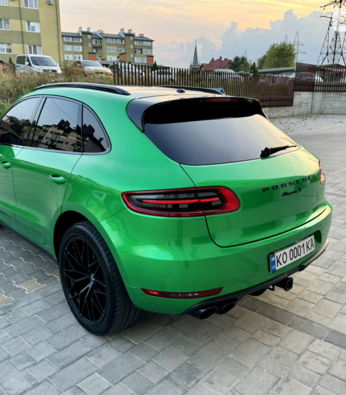 Porsche Macan авто на Новий рік