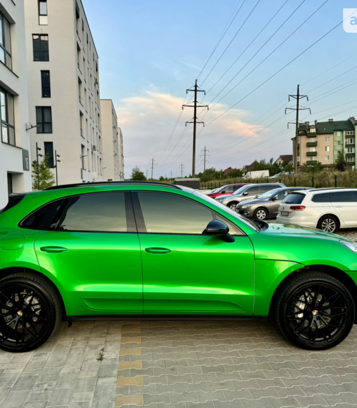 Porsche Macan авто серед донаторів